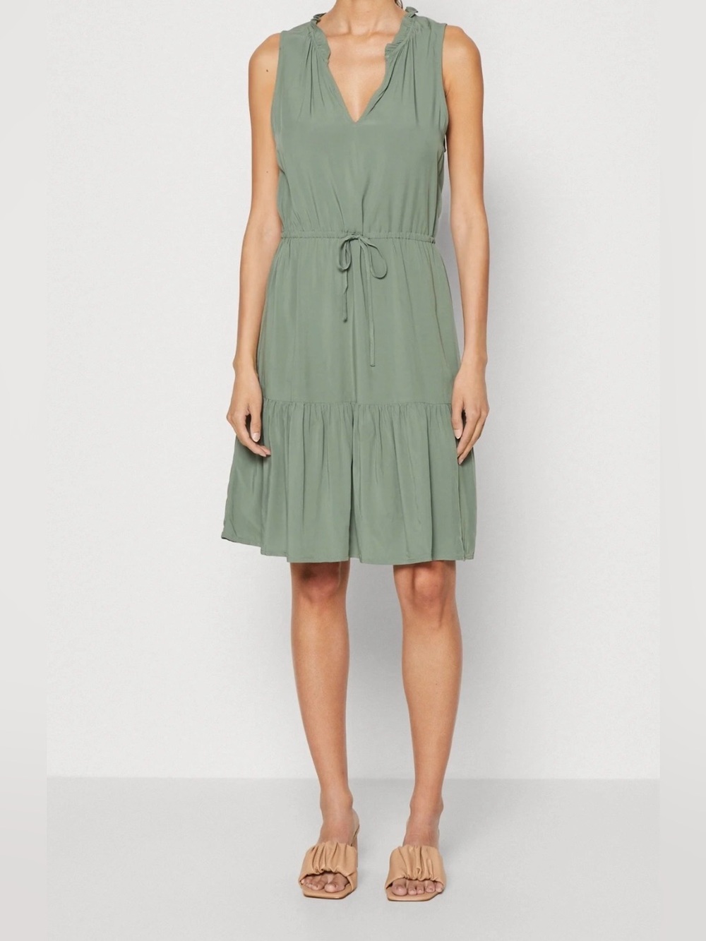 GAP — NWOT Sleeveless Green Tiered Day Dress with Cinch Waist — Size M